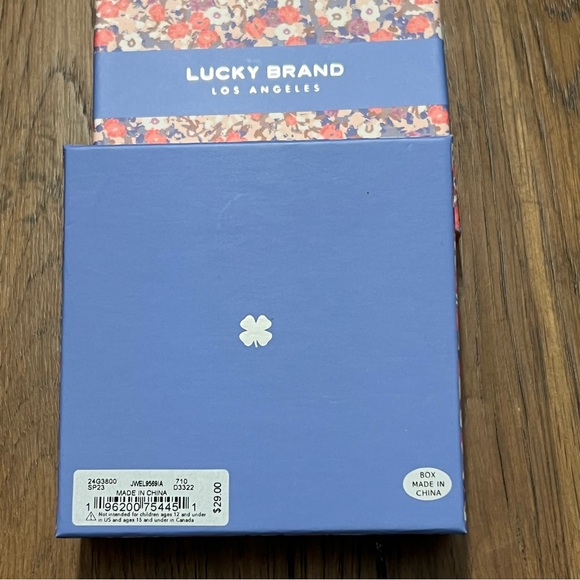 Lucky Brand Heart Earrings - Picture 3 of 4